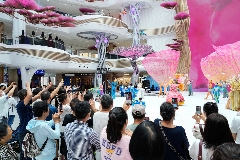 cdf Haikou International Duty Free Shopping Complex celebrates second anniversary in style