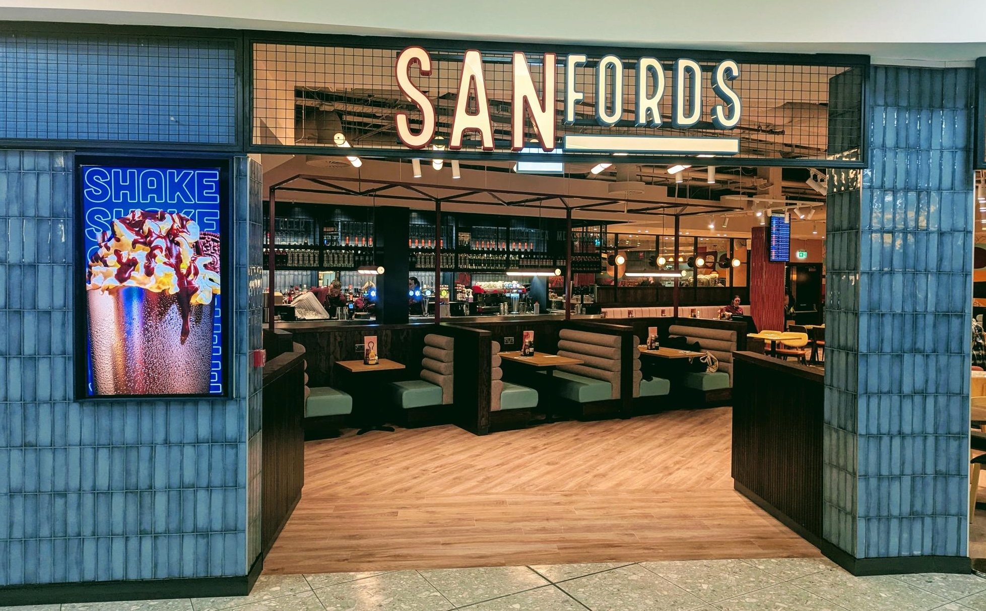 TRGC-operated American diner Sanfords adds lustre to Glasgow Airport F&B  scene : Moodie Davitt Report