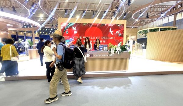 On location at the Hainan Expo : Moodie Davitt Report