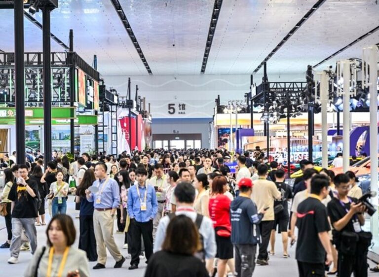 On location at the Hainan Expo : Moodie Davitt Report
